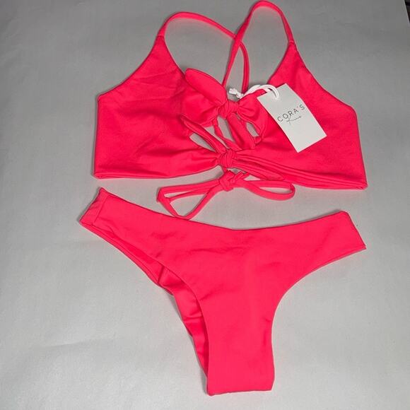 Cora’s kinis Mikonos bottoms and lanai top in hot guava bikini. - Picture 1 of 9